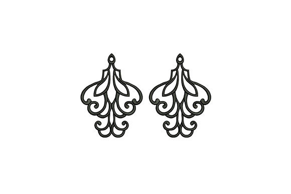 Chandelier Earrings: A Designer’s Seasonal Review